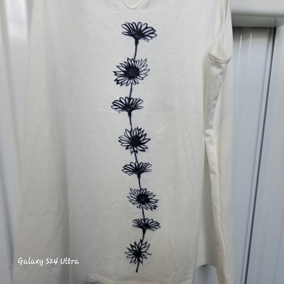 White Floral Women's Top - Picture 5 of 8